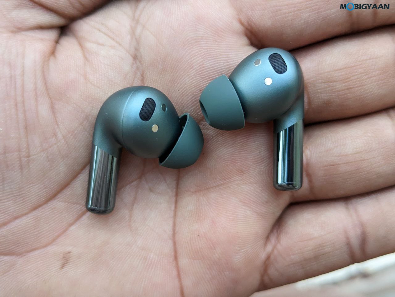 OnePlus Buds Pro 2 Review Design Build Audio Quality 7