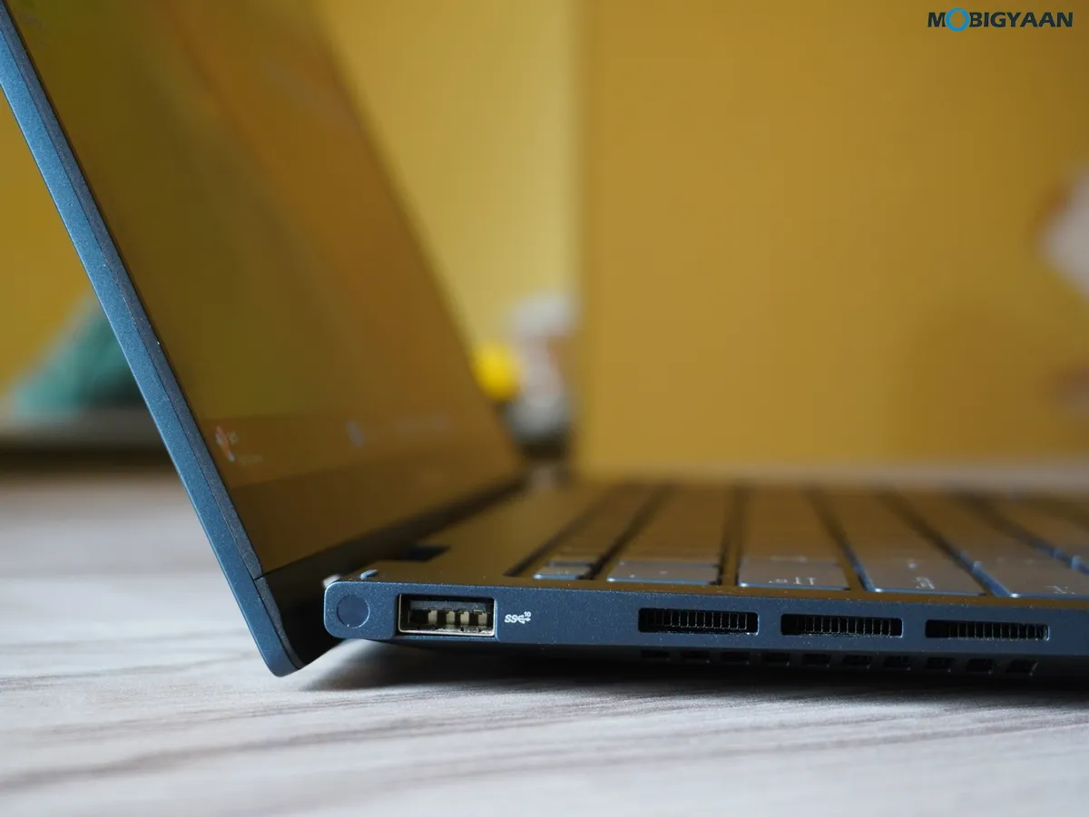 ASUS ZenBook 14 Flip OLED Review Design Display Build 11
