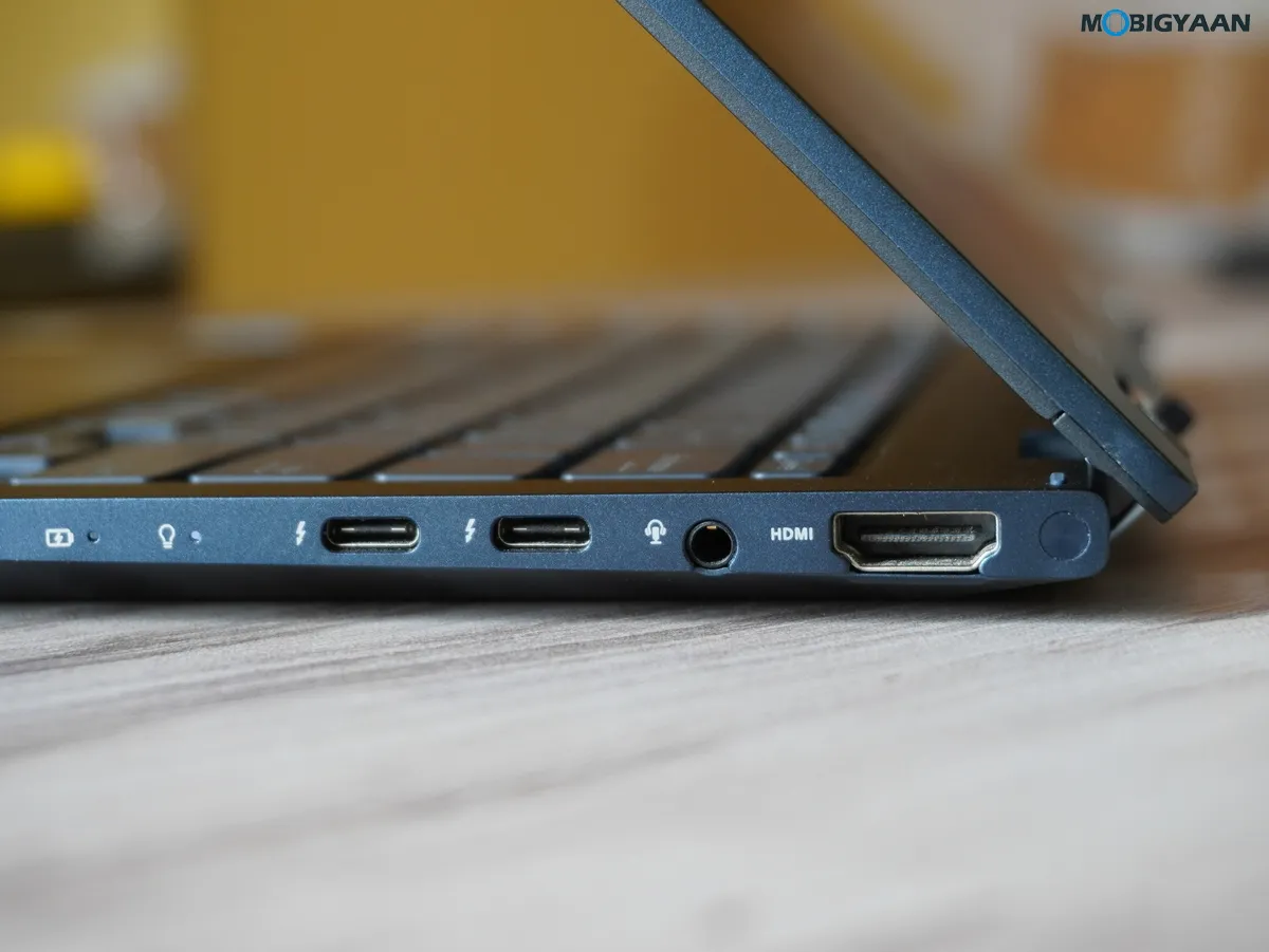 ASUS ZenBook 14 Flip OLED Review Design Display Build 12