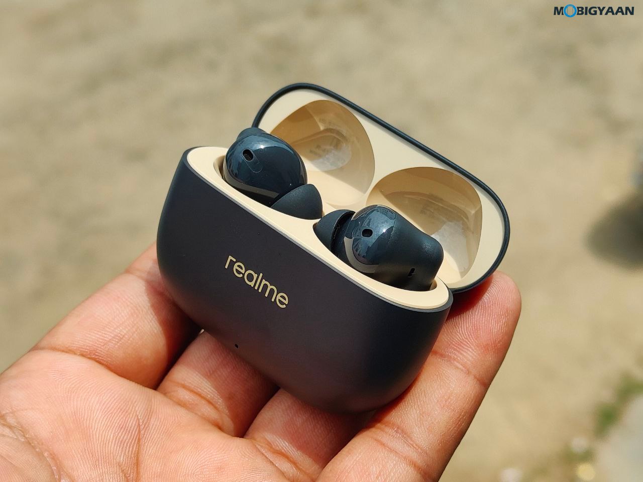 realme Buds T300 Review Design 4