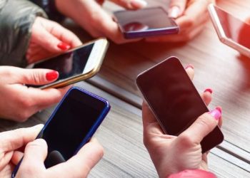 BCG Study: Half of Indian users reach out for their Smartphones unintentionally 8 BCG Study: Half of Indian users reach out for their Smartphones unintentionally