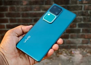 vivo V30 Review – Stellar cameras, sleek color-changing design, reliable performance