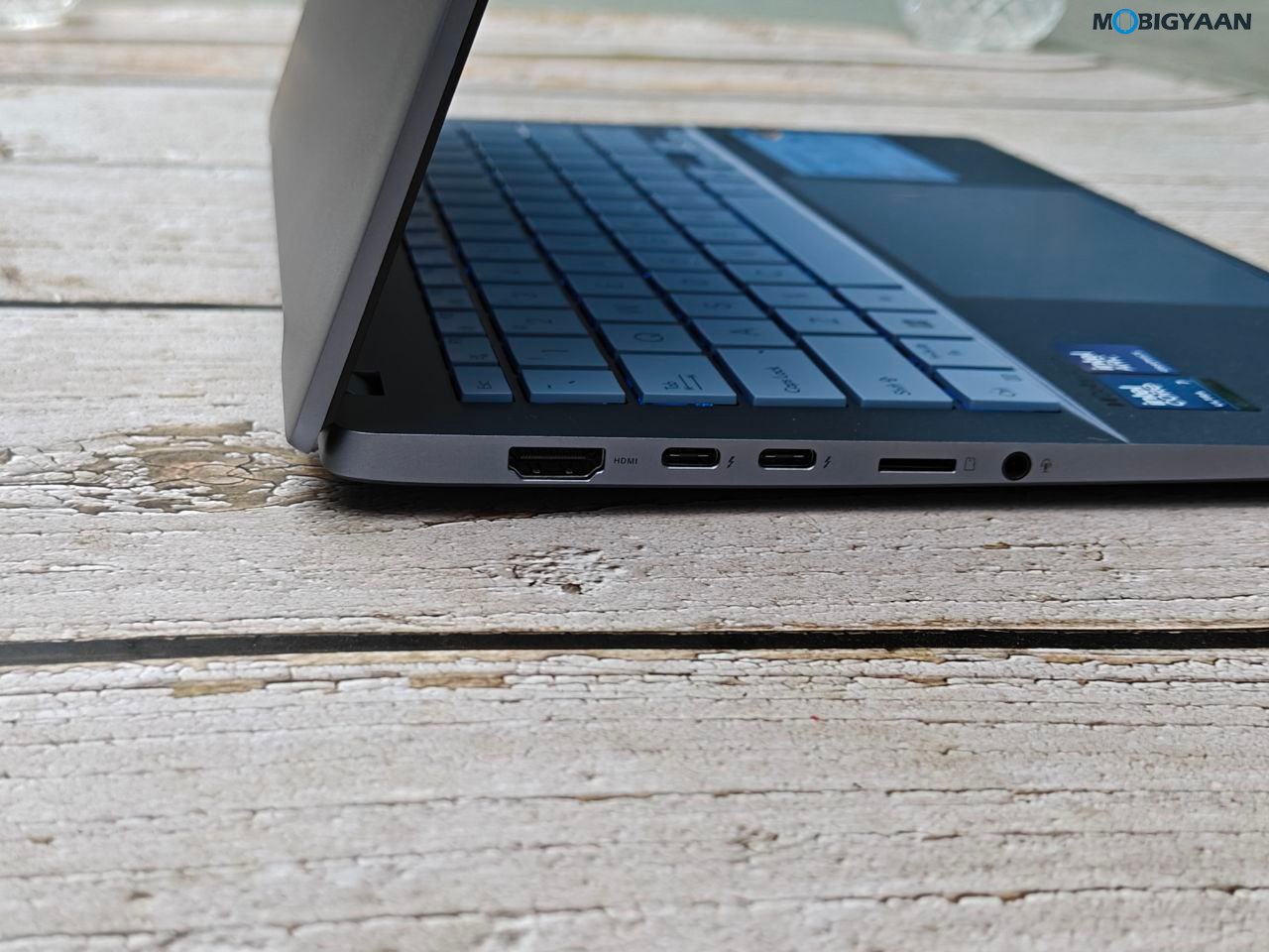 ASUS VIVOBOOK S 14 OLED S5406SA Notebook Review Design Display Build Quality 23