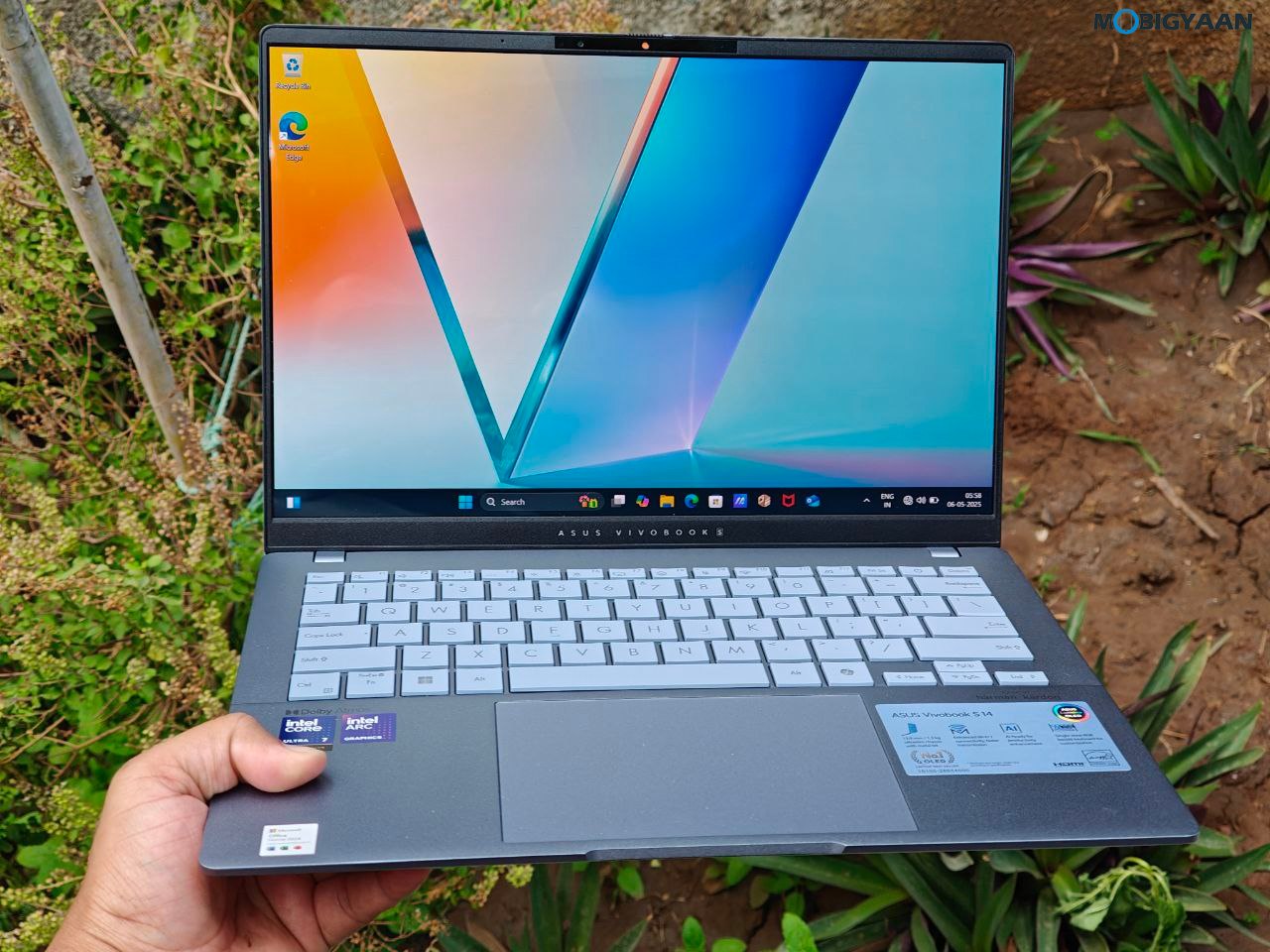 ASUS VIVOBOOK S 14 OLED S5406SA Notebook Review Design Display Build Quality 34