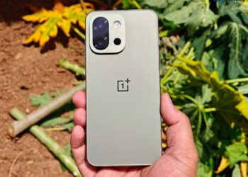 OnePlus 13s Review – Smaller Size, Zero Compromise