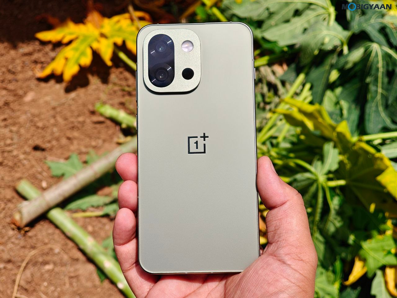 OnePlus 13s Review Design Display Cameras Build Quality 11