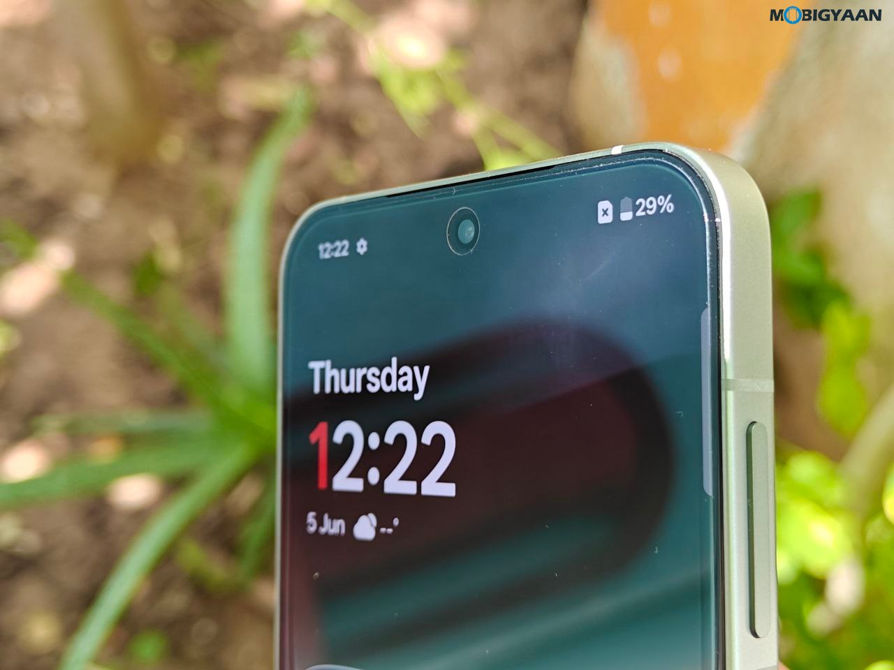 OnePlus 13s Review Design Display Cameras Build Quality 15