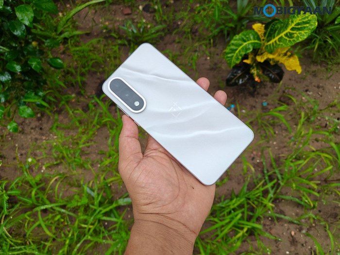 OnePlus Nord 5 Review Design Display Cameras Build Quality 11