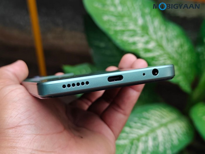 AI Nova 5G Review Design Display Cameras Build Quality 30