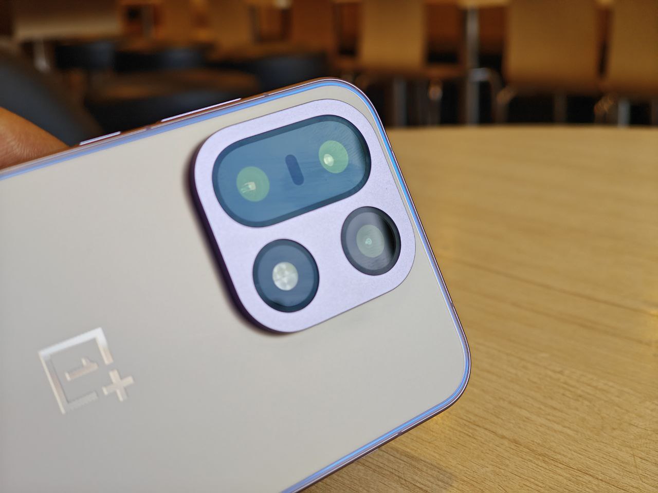 OnePlus 15 Review Design Display Camera Build Quality 10