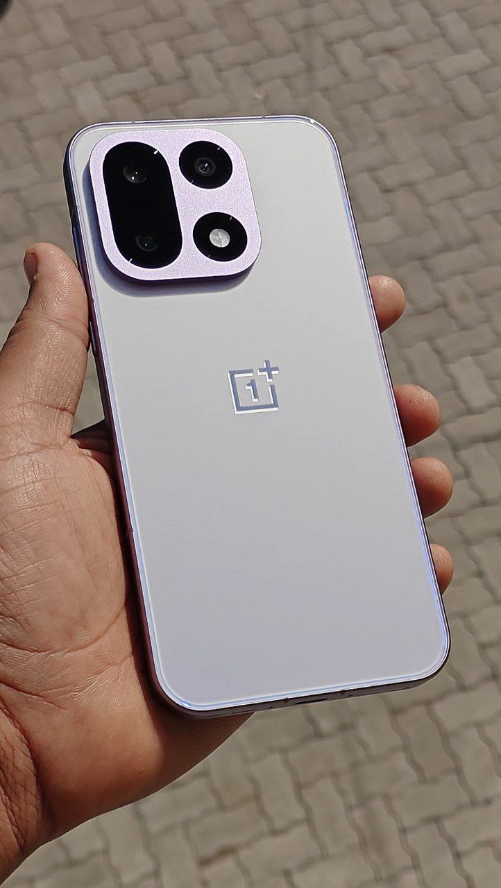 OnePlus 15 Review Design Display Camera Build Quality 13