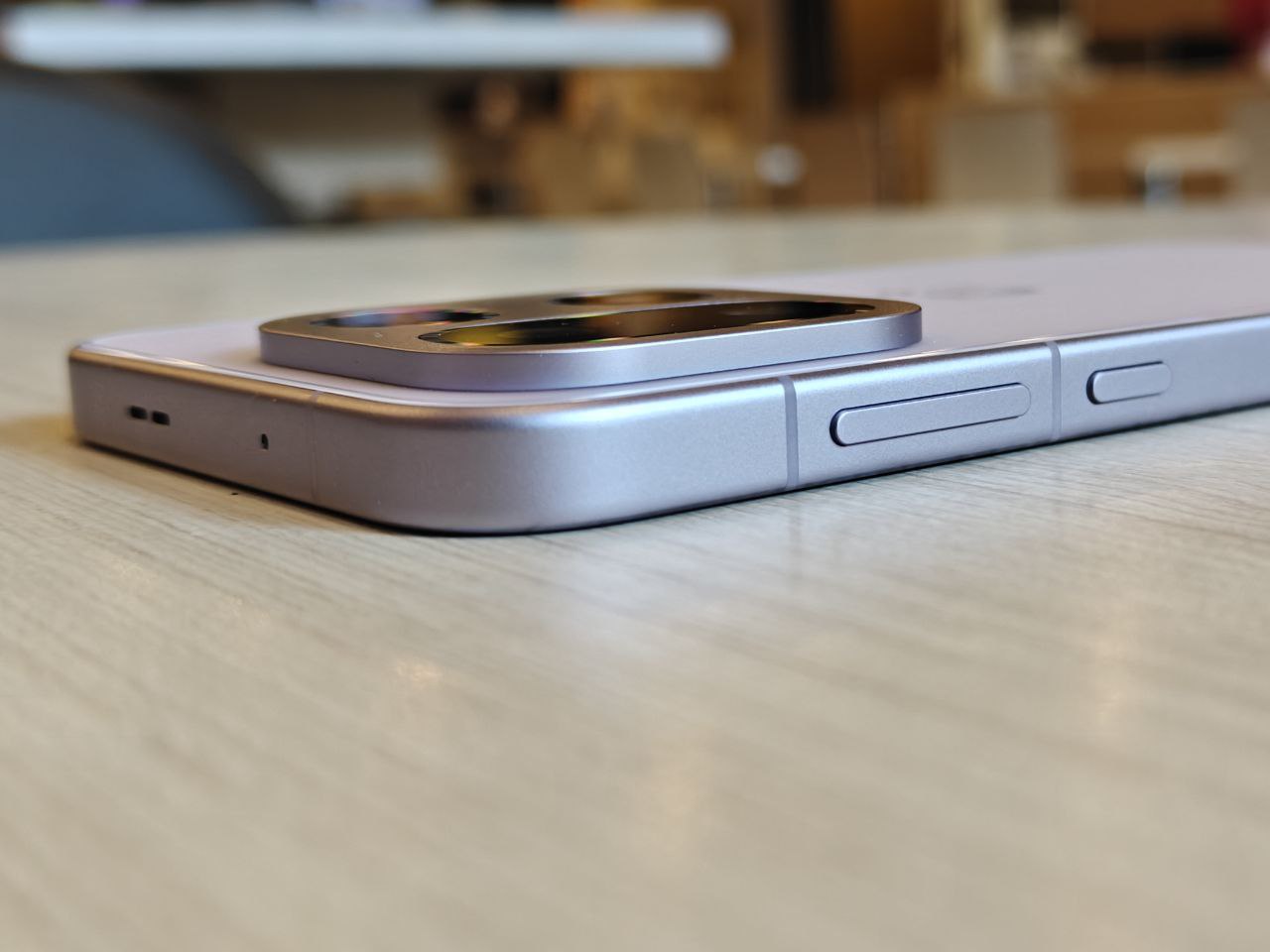 OnePlus 15 Review Design Display Camera Build Quality 3