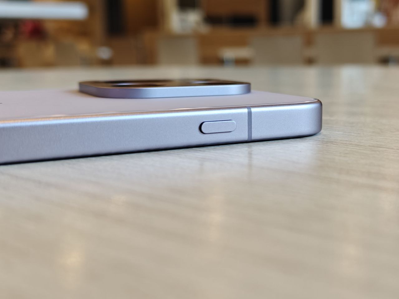 OnePlus 15 Review Design Display Camera Build Quality 4