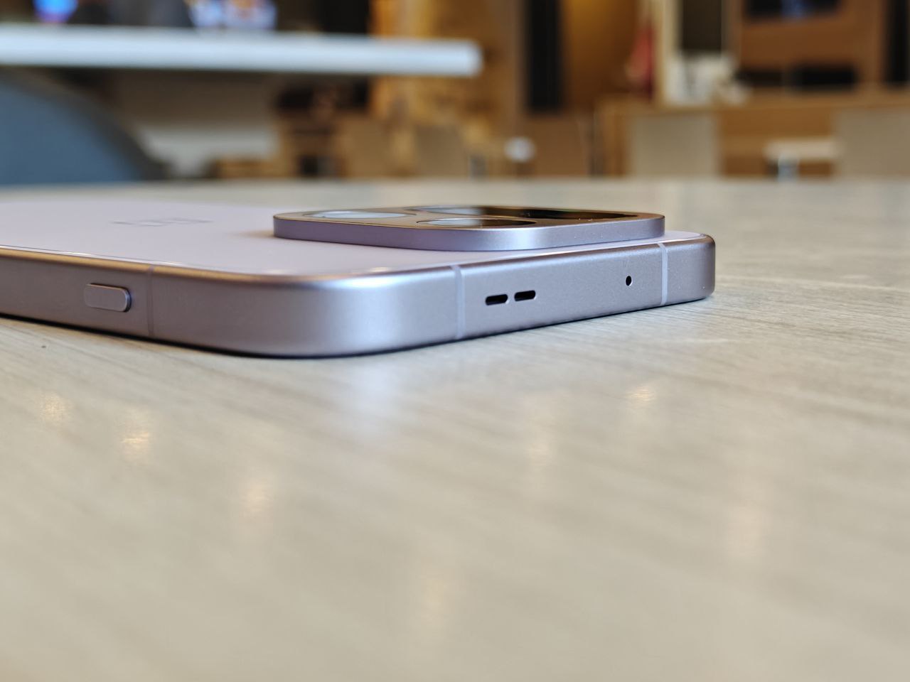 OnePlus 15 Review Design Display Camera Build Quality 5