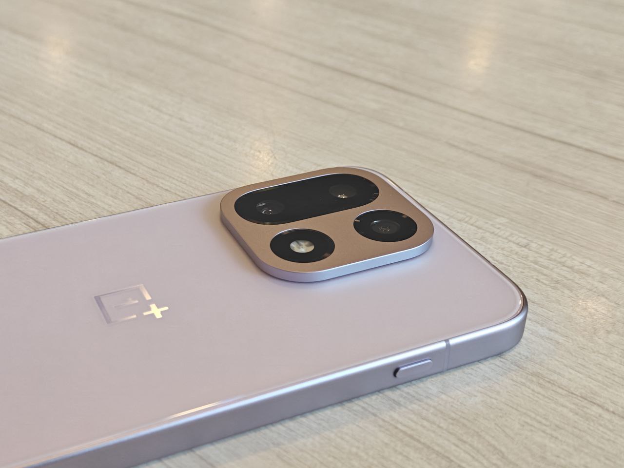 OnePlus 15 Review Design Display Camera Build Quality 6