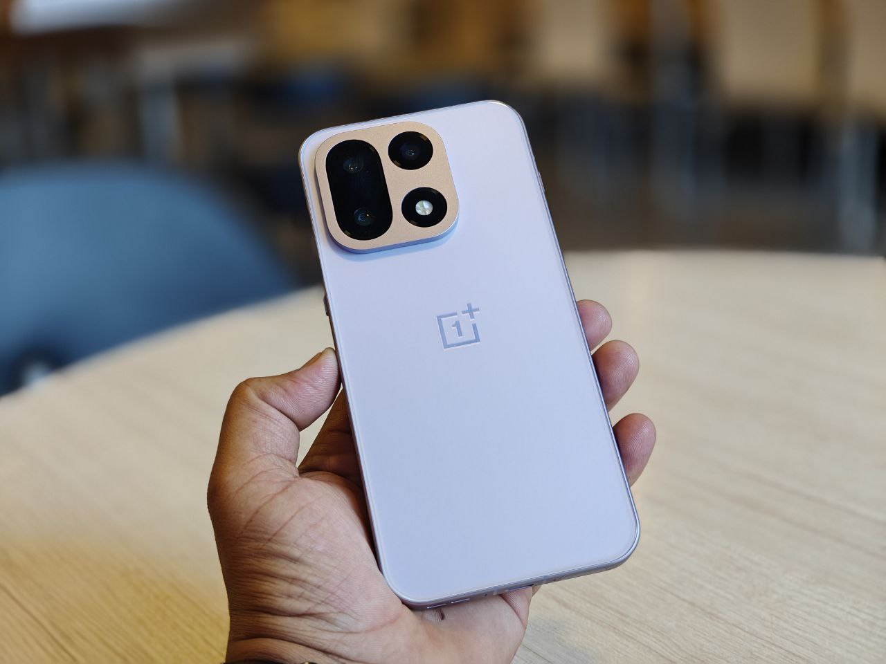 OnePlus 15 Review - OnePlus' Most Advanced Flagship Yet 1 OnePlus 15 Review Design Display Camera Build Quality 7