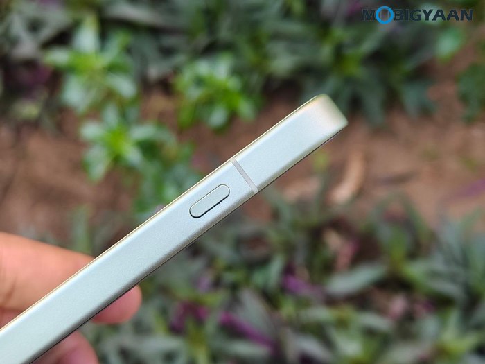 OnePlus 15R Review - Flagship Feel Without the Flagship Price 19 OnePlus 15R Review Design Display Cameras Build Quality 27