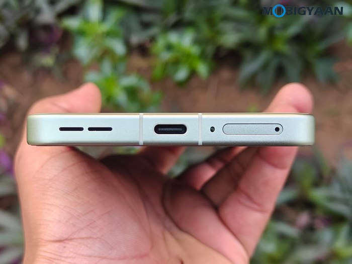 OnePlus 15R Review - Flagship Feel Without the Flagship Price 21 OnePlus 15R Review Design Display Cameras Build Quality 30