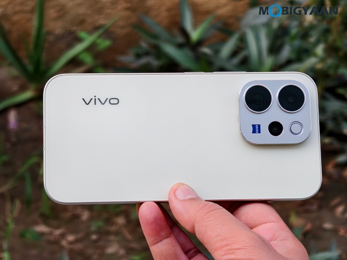 vivo V70 Review Design Display Cameras Build 13