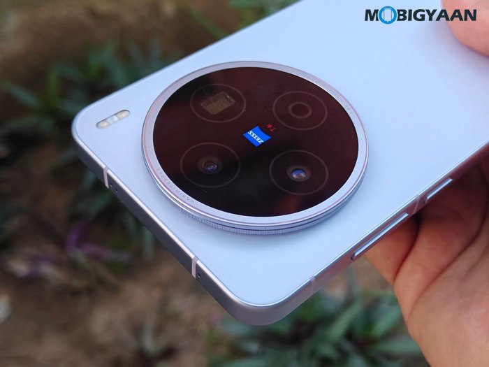 vivo X200T - Hands-On and First Impressions 36 vivo X200T Review Desgin Display Cameras Build Quality 22