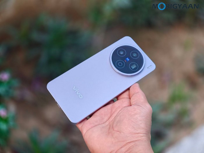 vivo X200T - Hands-On and First Impressions 4 vivo X200T Review Desgin Display Cameras Build Quality 25