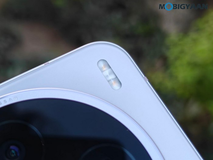 vivo X200T - Hands-On and First Impressions 12 vivo X200T Review Desgin Display Cameras Build Quality 31