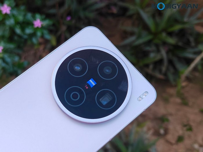 vivo X200T - Hands-On and First Impressions 5 vivo X200T Review Desgin Display Cameras Build Quality 35