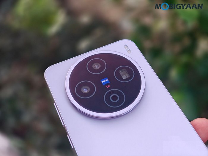 vivo X200T - Hands-On and First Impressions 7 vivo X200T Review Desgin Display Cameras Build Quality 36