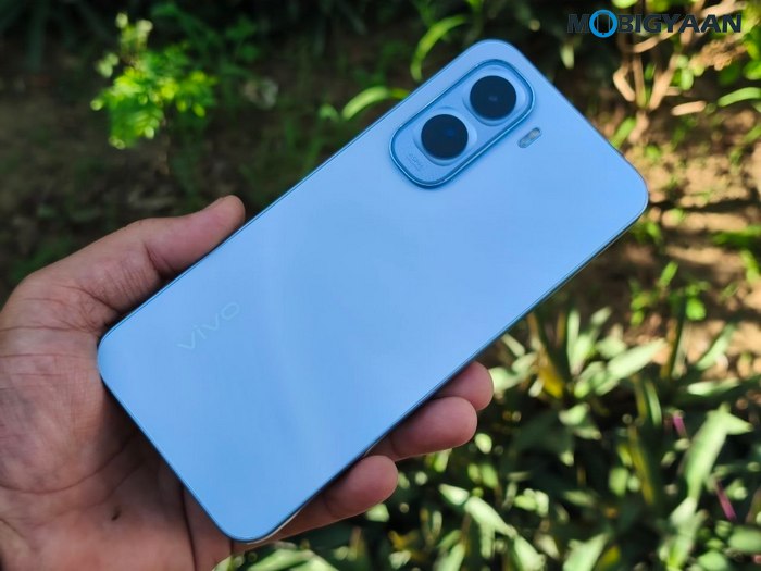 vivo T5 Pro 5G - Hands-On and First Impressions: Massive 9020mAh Battery Meets Gaming Power 16 vivo T5 Pro 5G Review Design Display Cameras Build Quality 7