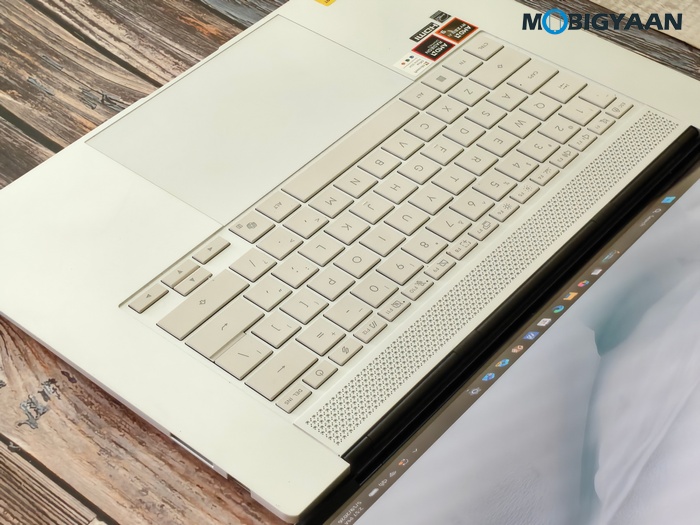 ASUS Zenbook S16 UM5606GA Review Design Display Build Quality 30