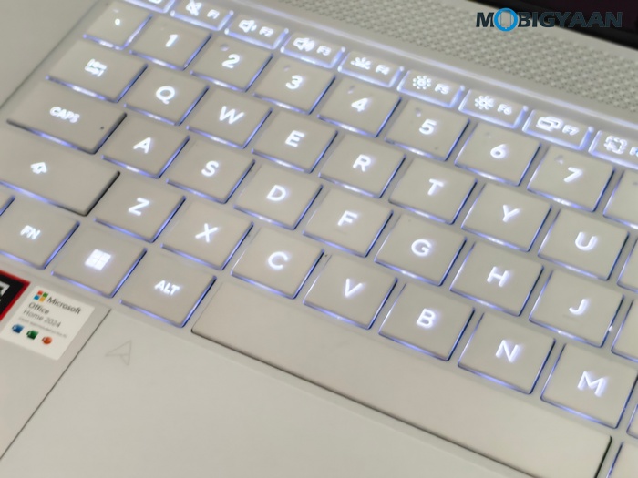 ASUS Zenbook S16 UM5606GA Review Design Display Build Quality 47