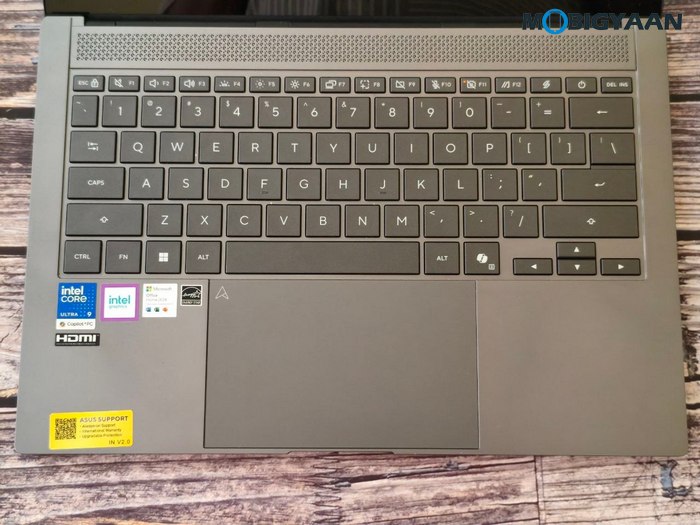 ASUS Zenbook S14 Review UX5406AA Design Display Build Quality 24