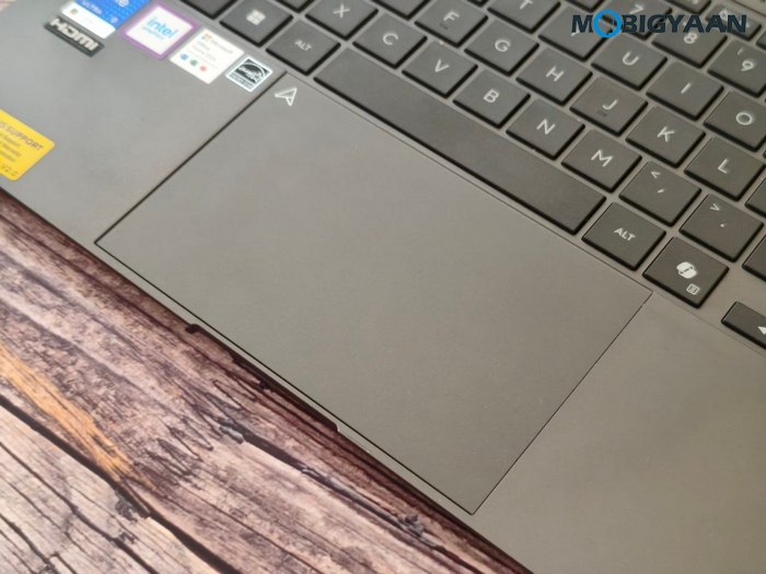 ASUS Zenbook S14 Review UX5406AA Design Display Build Quality 25