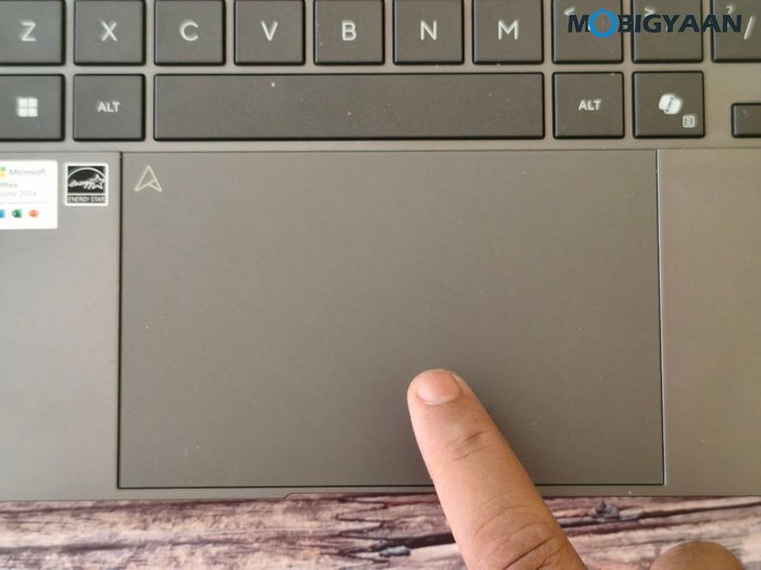 ASUS Zenbook S14 Review UX5406AA Design Display Build Quality 26