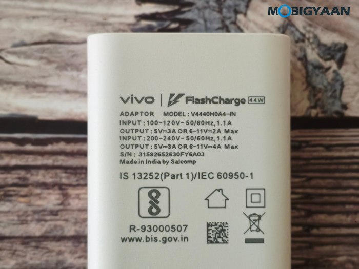 vivo S2 Review Unboxing FlashCharge 44W Fast Charger 2