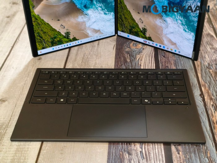 ASUS Zenbook DUO Review UX8407AA Design Display Build Quality 21