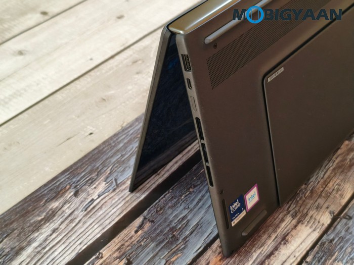 ASUS Zenbook DUO Review UX8407AA Design Display Build Quality 26