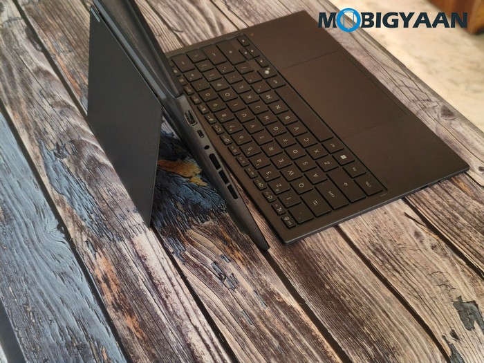 ASUS Zenbook DUO Review UX8407AA Design Display Build Quality 30