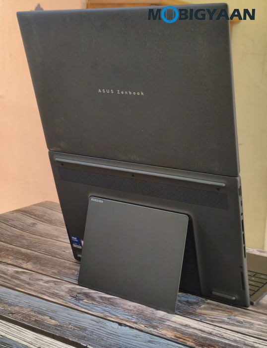 ASUS Zenbook DUO Review UX8407AA Design Display Build Quality 31