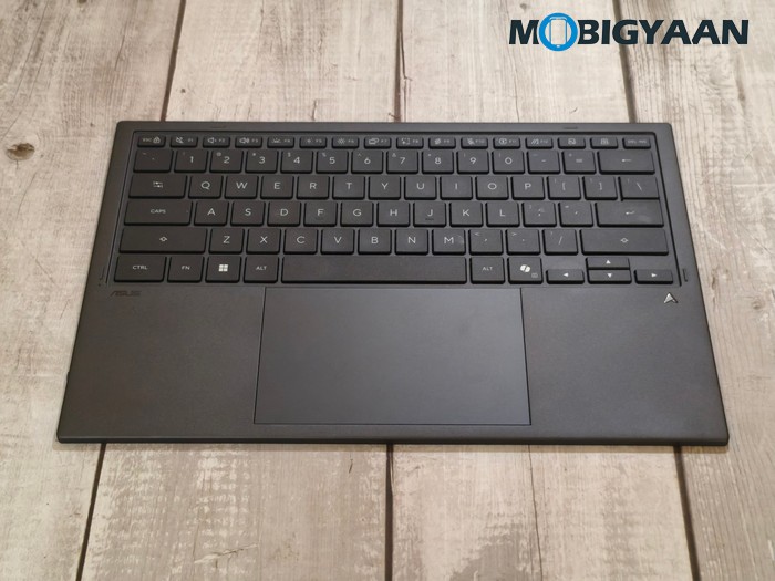 ASUS Zenbook DUO Review UX8407AA Design Display Build Quality 38