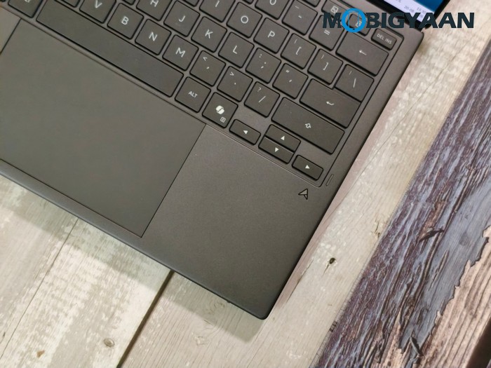 ASUS Zenbook DUO Review UX8407AA Design Display Build Quality 61