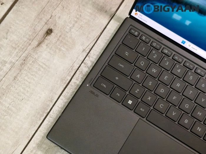 ASUS Zenbook DUO Review UX8407AA Design Display Build Quality 62