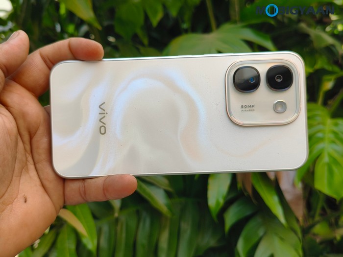 vivo S2 FE Review - vivo Goes Big with a 10,000mAh Battery 53 vivo S2 FE Review Design Display Cameras Build Quality 19